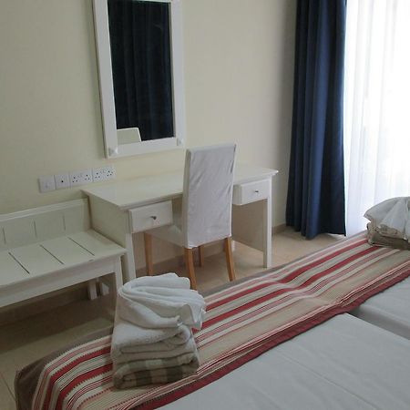 Royal Blue Hotel & Spa Geroskipou ภายนอก รูปภาพ